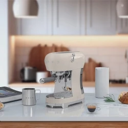 Smeg Krem Espresso Kahve Makinesi ECF02CREU Hemen Al