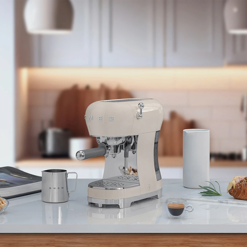Smeg Krem Espresso Kahve Makinesi ECF02CREU 4
