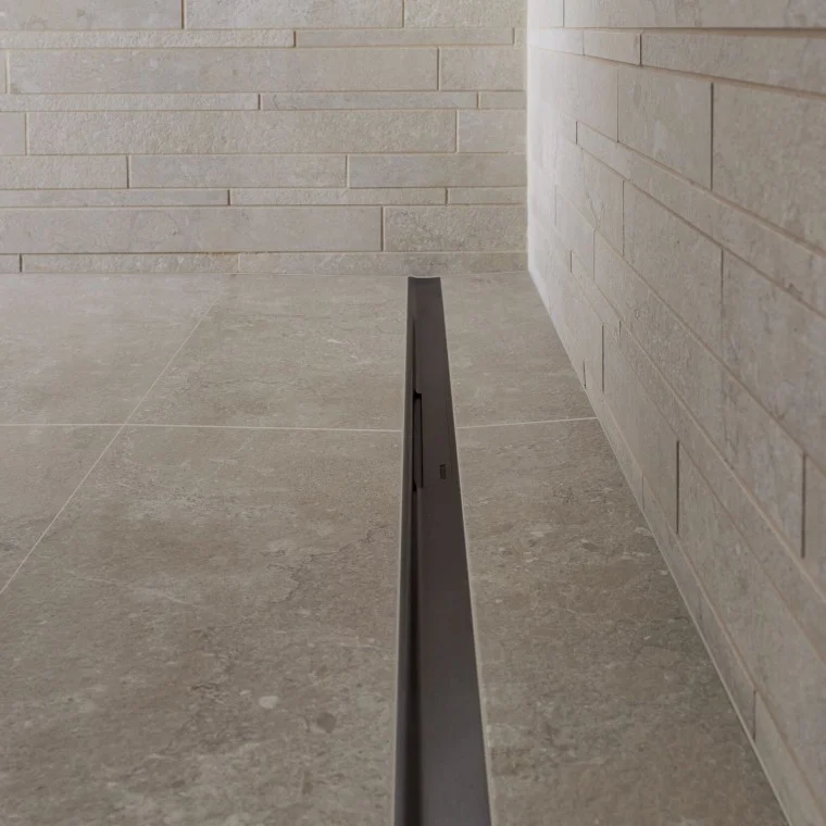 Geberit CleanLine50 30-130 cm Siyah Krom Duş Kanalı 2